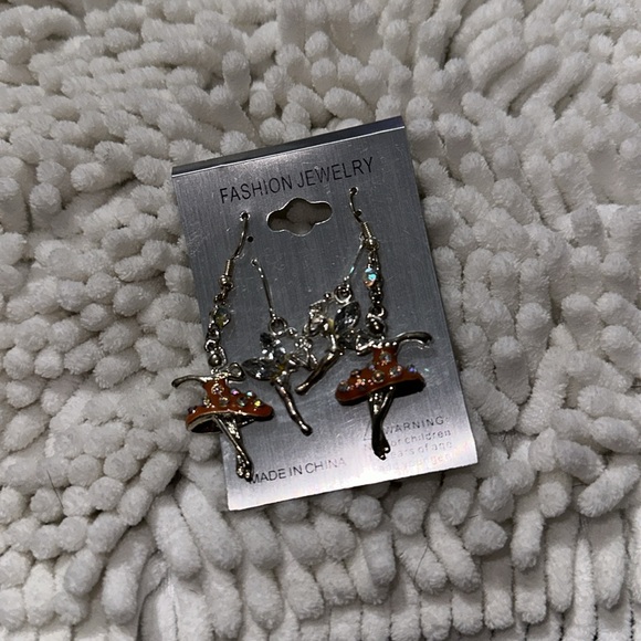 earrings - Picture 4 of 9